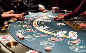 Permainan live casino bersama dealer profesional dalam suasana virtual